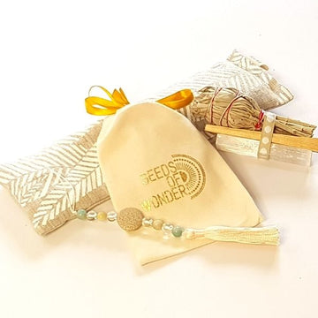Relaxation gift box set with eye pillow, diffuser and rebalancing kit